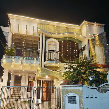 Ava Homestay Indore Exteriör bild